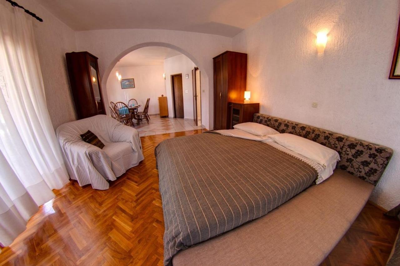 Malinska Apartment 1 Sveti Anton Kültér fotó